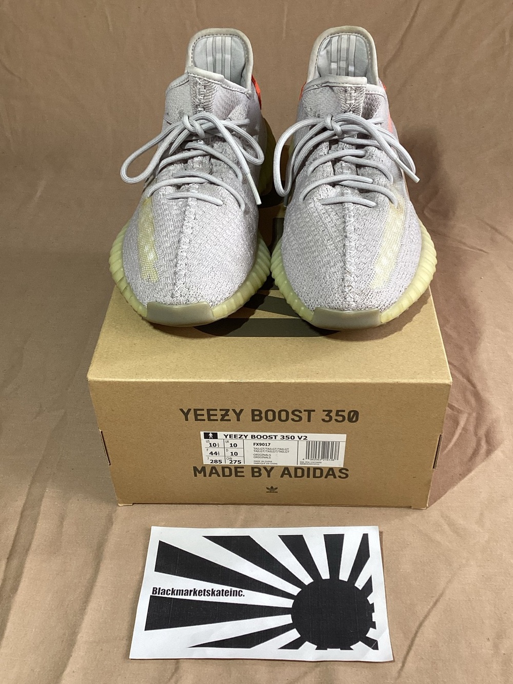 Adidas Yeezy Boost 350 V2 Tail Light FX9017 Men's Size 10.5 - Picture 7 of 9